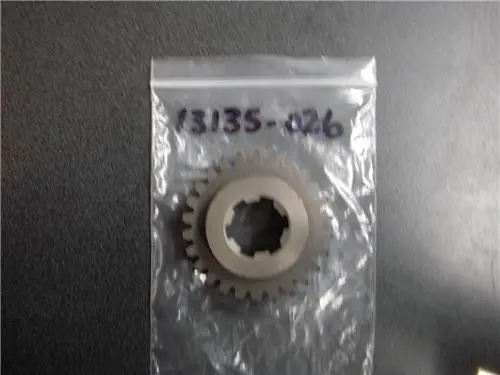 13135-026 1974-78 Kz400 400 Nos Kawasaki 4Th Gear Output (Red718) 1