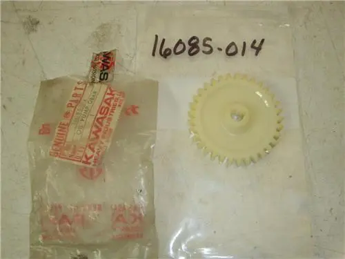 16085-014 1970-75 F5 F8 F9 250 350 Nos Kawasaki Oil Pump 33 Tooth Gear (Red718) 1