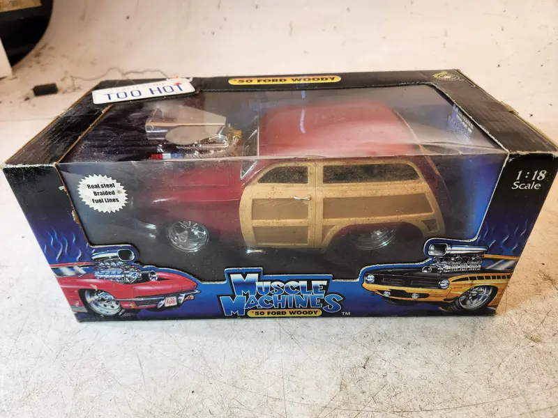1950 Ford Woody Red Muscle Machines 1:18 New Collectible Toy (N-Top) 1