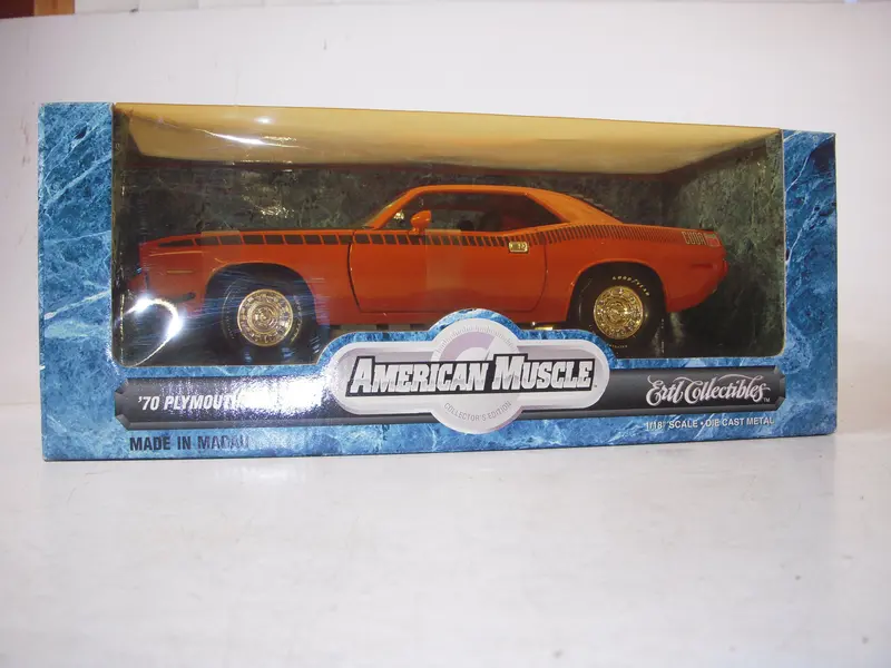 1970 Plymouth Aar Cuda Red New Ertl American Muscle Diecast 1:18 Scale (N-Top) 1