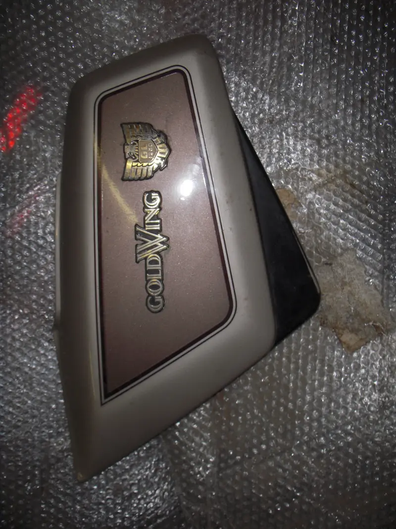 1984-87 Honda Gl1200 1200 Goldwing Used Left Side Cover 102317-85 (F4) 1
