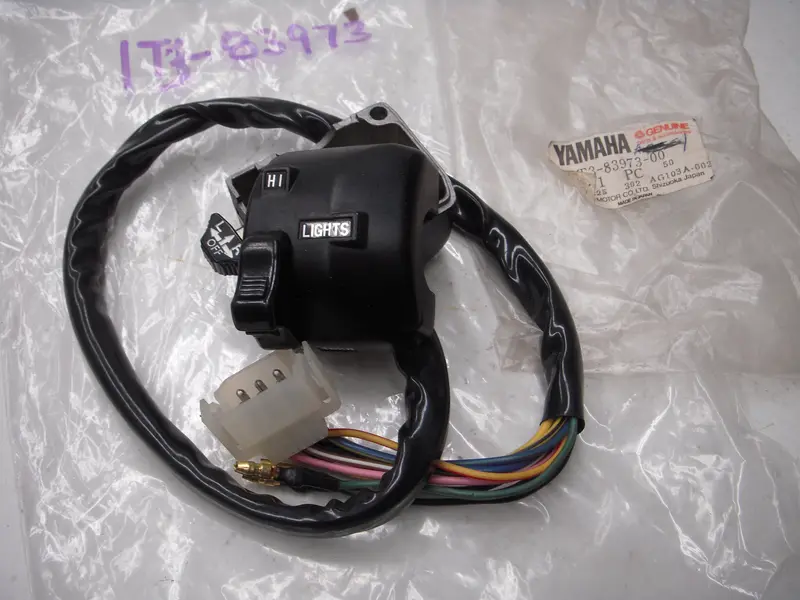 1T3-83973 Left Handlebar Switch Nos Yamaha 1977-80 Xs650 (Red117) 1