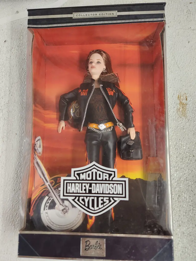 2000 Harley Davidson Barbie Doll Collector Edition Original Box New 29207 Collectible Toy (Wayne-Closet)) 1