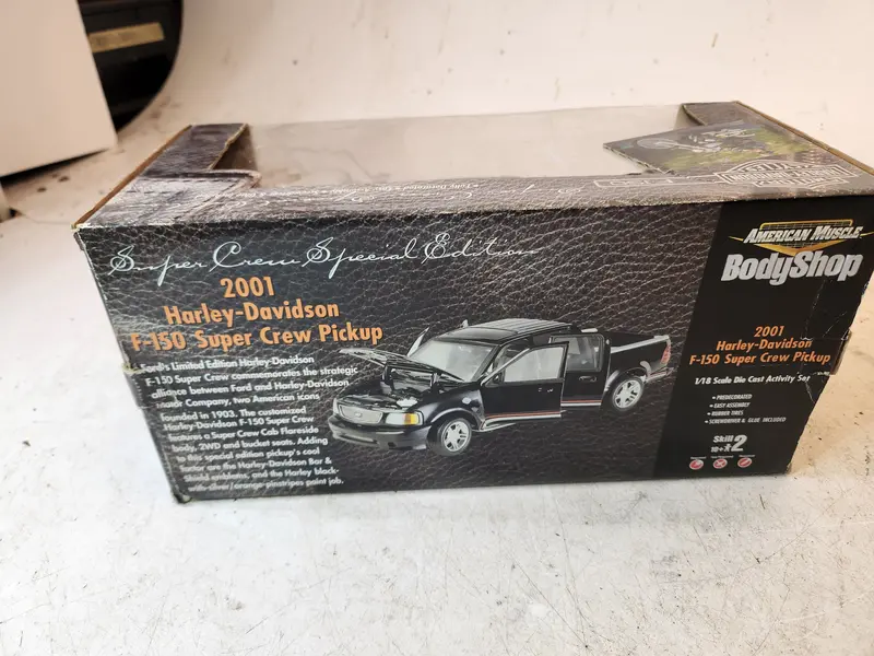 2001 Ford F-150 Harley Davidson New Body Shop Edition American Muscle Diecast 1:18 Scale (N-Top) (Copy) 1