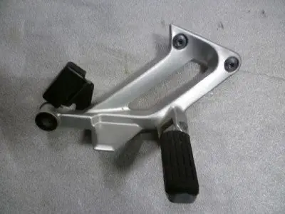 2004 Yamaha Fjr1300 Right Rear Passenger Peg Mount Fjr 1300 Used K1197-25 (N20-21) 1
