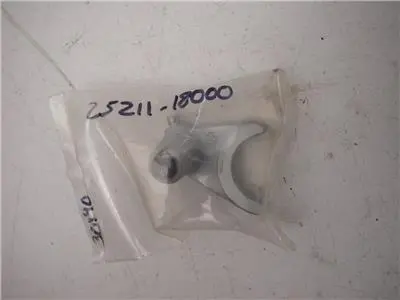 25211-18000 5Th Drive Gear Shift Fork Suzuki Used Gt250 1973-77 (A27) 1
