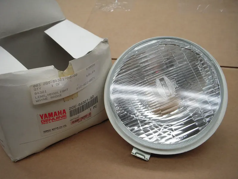 2Gv-84321 Headlight Glass Nos Yamaha 1987-01 Xv535 Xv250 Virago (Red117) 1
