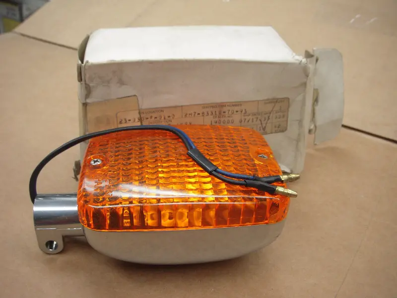 2H7-83310 Front Turn Signal Nos Yamaha 1978-81 Xs1100 Std (Red117) 1