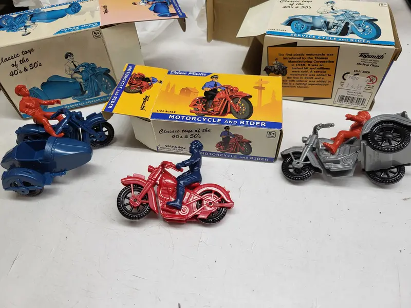3- Deluxe 1940'S 1950'S Classic Plastic Motorcycle Service Car Side Car New Toy Collectible (I-Top 112624-19) 1