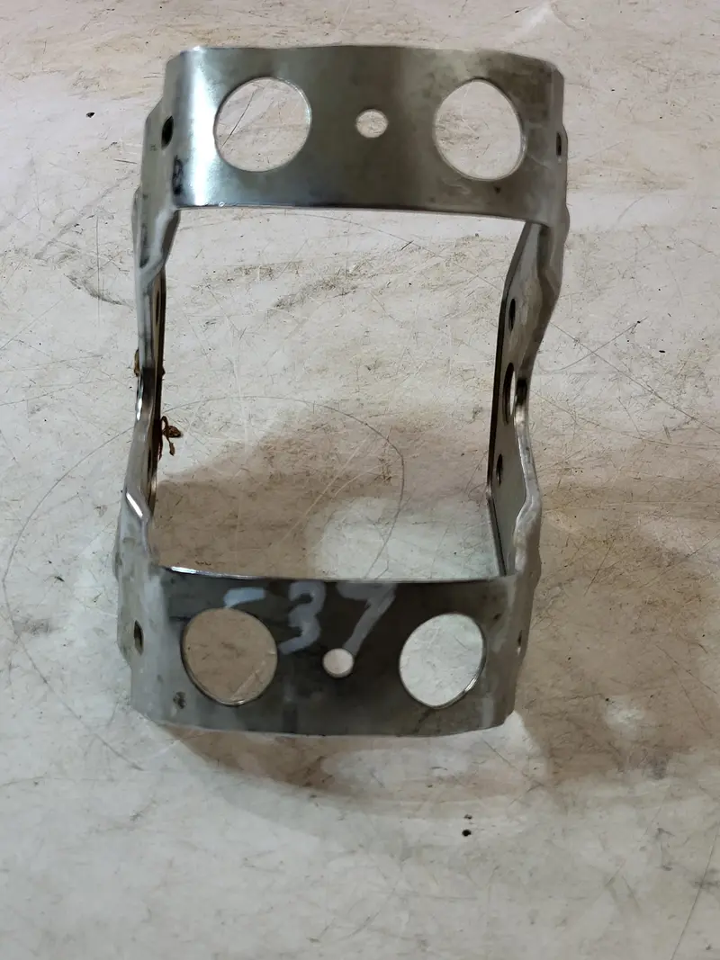 35009-025 1969-75 H1 H2 Triple Kawasaki Nos Front Fender Bracket (Red124) 1