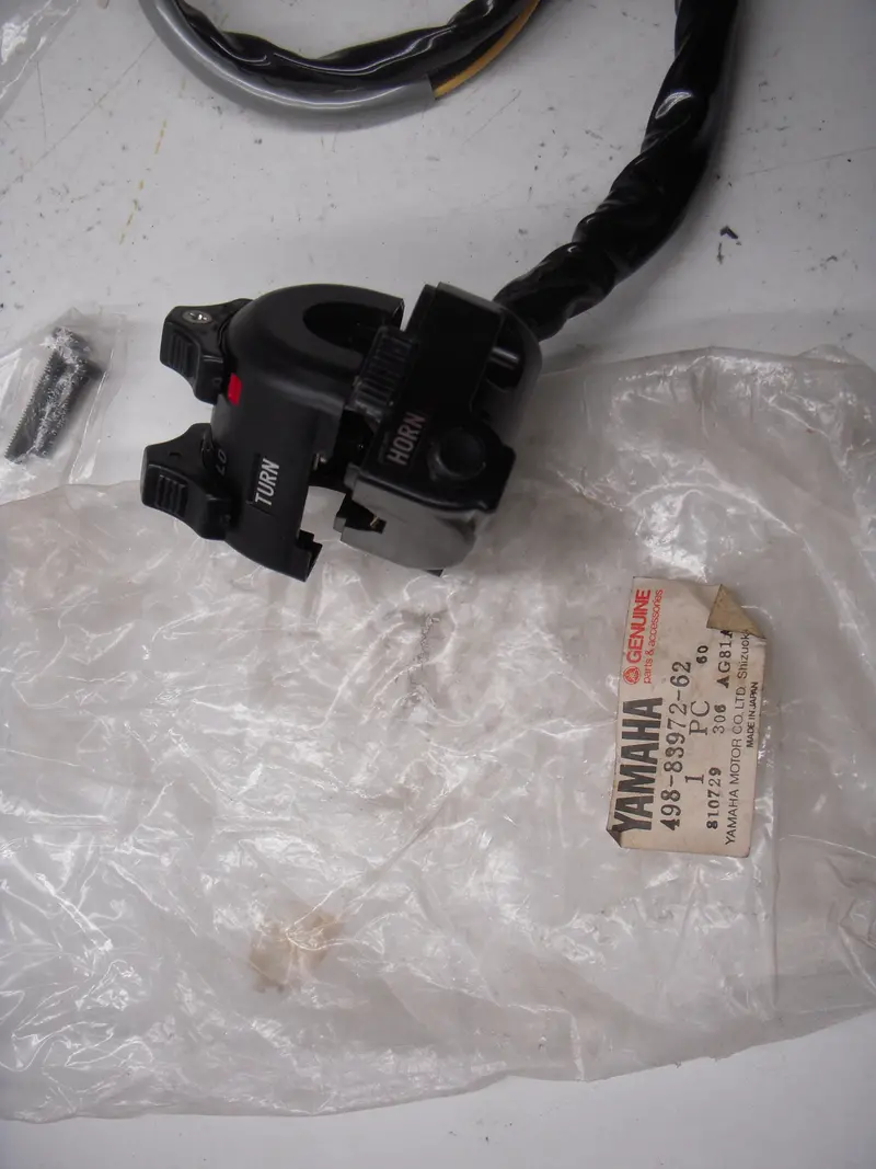498-83972 Left Bar Switch Nos Yamaha 1974-76 Dt175 Dt250 Dt400 Dt360 (Red117) 1