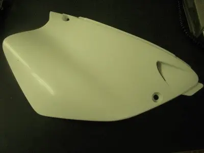 4Ss-21721 Right Side Cover Nos Yamaha 1996-01 Yz125 Yz250 (Red117) 1