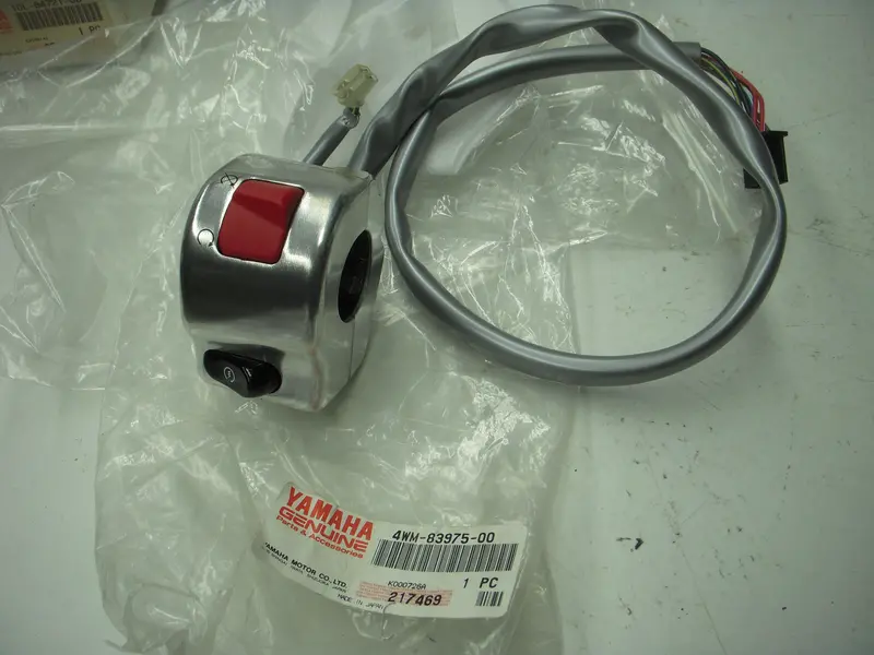 4Wm-83975 Right Bar Switch Nos Yamaha 1997-03 Yzf600r (Red117) 1