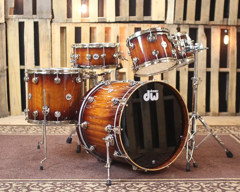 Dw Collector's Maple Amber To Tobacco Burst Over Macore Drum Set W/ Nickel Hardware - So#1138505 1